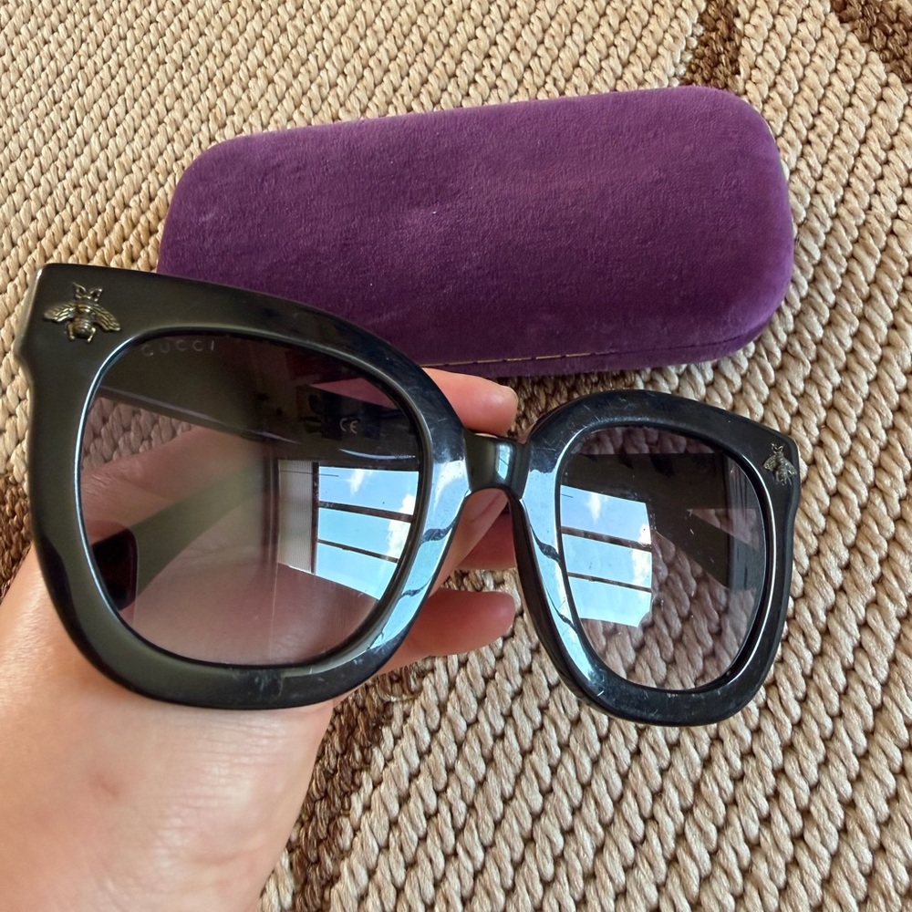 Gucci Black  Sunglasses with Bee Detail - Picture 12 of 15